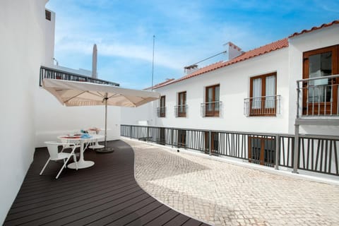 Property building, Patio, Day, Balcony/Terrace