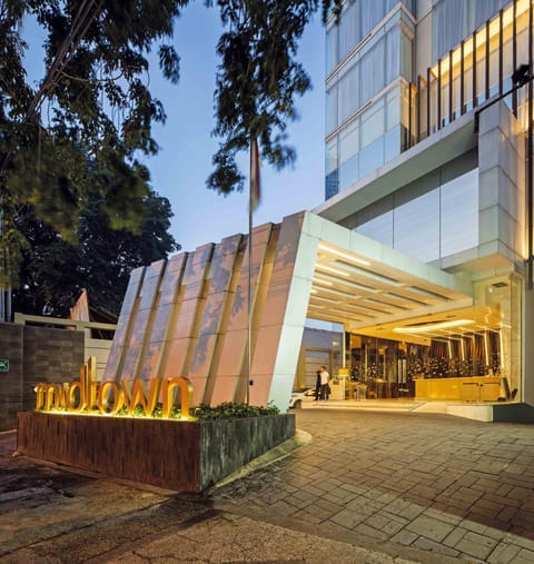 Facade/entrance
