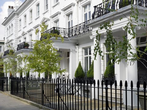 Property building, Patio, Facade/entrance, Street view