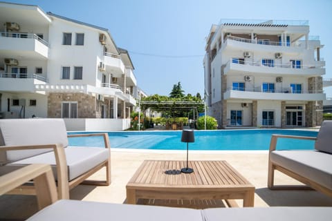 Swimming pool, sunbed