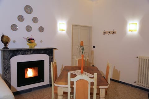 Seating area, Dining area