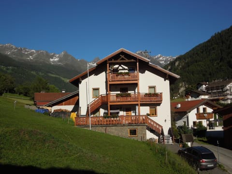 Facade/entrance, Balcony/Terrace, Garden view, Landmark view, Mountain view