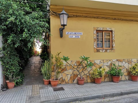 Property building, Facade/entrance