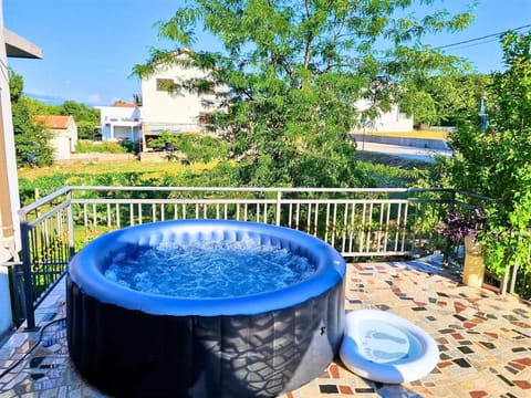 Day, Natural landscape, Hot Tub, Hot Tub, View (from property/room), Balcony/Terrace