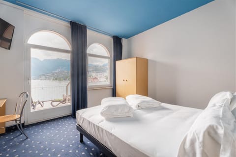 Bed, Natural landscape, Photo of the whole room, Bedroom, Mountain view, towels, wardrobe