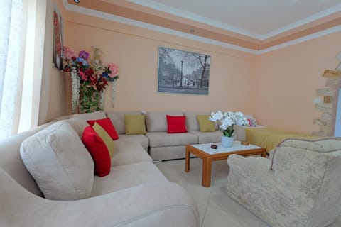 Living room, Seating area