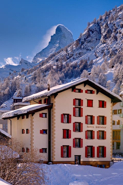 Property building, Day, Natural landscape, Winter, Mountain view