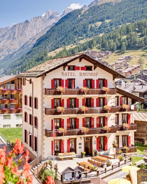 Property building, Spring, Natural landscape, Summer, Mountain view, Location