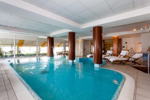 Hot Tub, Massage, Sauna, Solarium, Balcony/Terrace, Fitness centre/facilities, Sea view