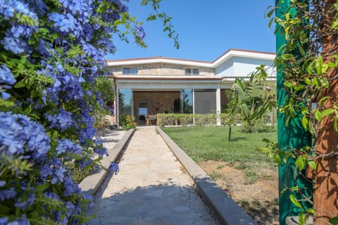 Property building, Garden, Garden view