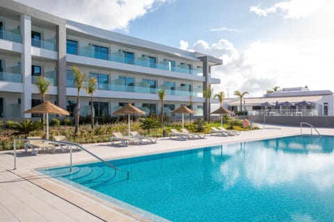 Property building, Swimming pool, Swimming pool
