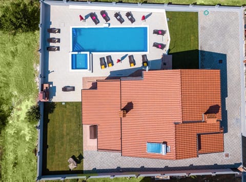 Bird's eye view, Pool view