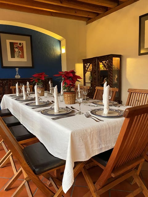 Restaurant/places to eat, Food and drinks, Dining area