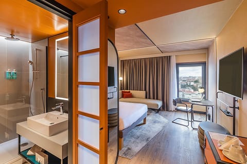 Bed, Bathroom, Photo of the whole room, Bedroom