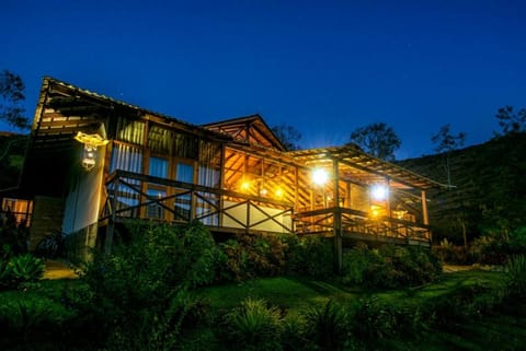 Restaurant/places to eat, Facade/entrance, Garden, Balcony/Terrace, Lounge or bar, Lake view, Mountain view