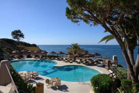 Day, Natural landscape, Swimming pool, sunbed