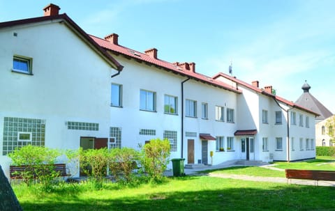 Property building, Facade/entrance, Facade/entrance, Day, Garden, Floor plan, Garden view