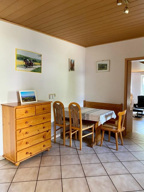 Dining area, Food