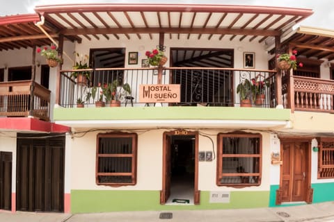 Facade/entrance