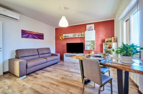 Living room, Seating area, Dining area, Lake view