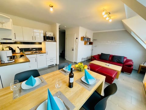 Living room, Seating area, Dining area, kitchen