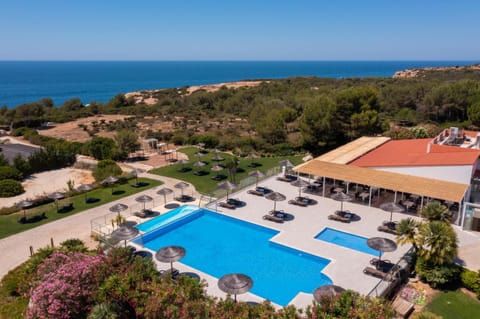 Restaurant/places to eat, Swimming pool