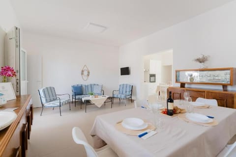 Communal lounge/ TV room, TV and multimedia, Living room, Seating area