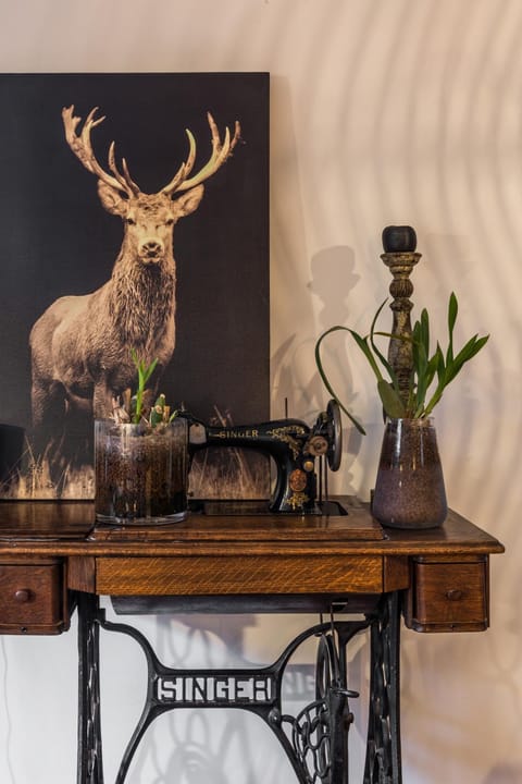 Spring, Day, Winter, Summer, Decorative detail, Decorative detail, Autumn, On site