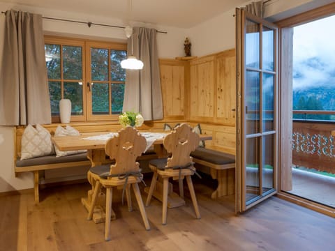 View (from property/room), Balcony/Terrace, Living room, Seating area, Dining area