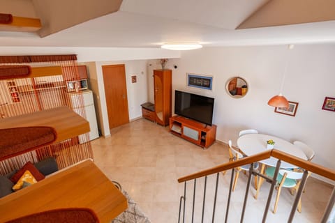 TV and multimedia, Living room, Photo of the whole room, Dining area