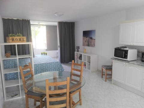 Kitchen or kitchenette, Living room, Seating area