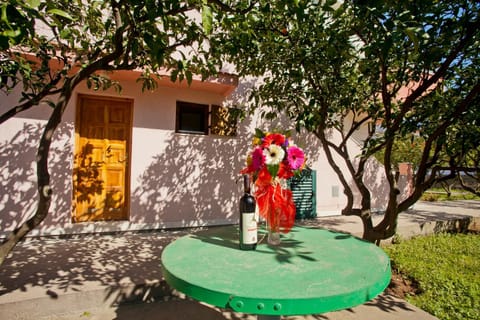 Facade/entrance, Spring, Garden, View (from property/room), Area and facilities