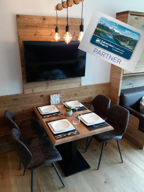 Dining area, Family