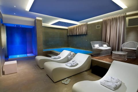 Hot Tub, Sauna, Steam room, Spa and wellness centre/facilities