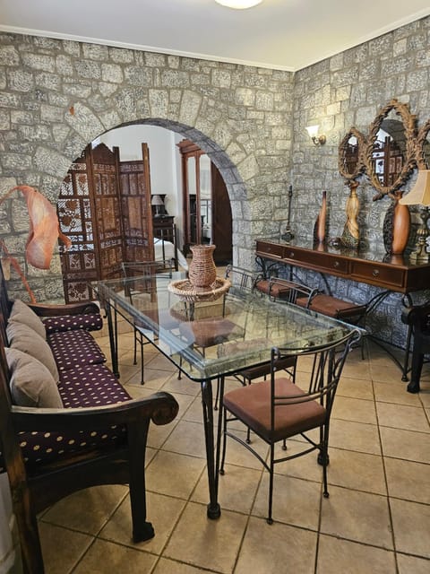 Balcony/Terrace, Photo of the whole room, Decorative detail, Dining area, Garden view, Family, heating, internet, air conditioner