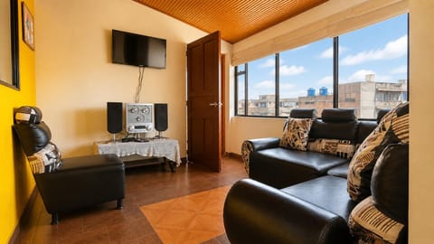 Communal lounge/ TV room, TV and multimedia, Living room