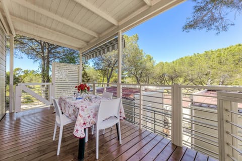 Patio, Spring, Day, Natural landscape, View (from property/room), Balcony/Terrace, Dining area