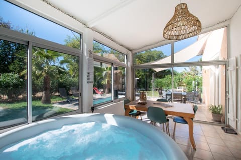 Patio, Natural landscape, Garden, Hot Tub, Dining area, Garden view, Pool view, Swimming pool