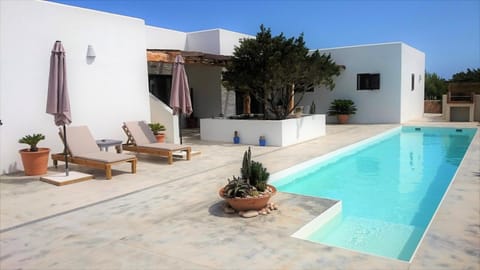 Patio, Facade/entrance, BBQ facilities, Garden, View (from property/room), Balcony/Terrace, Garden view, Landmark view, Pool view, Swimming pool