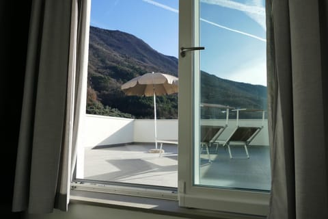 Balcony/Terrace, Mountain view