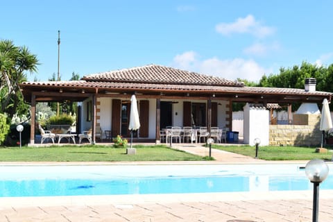 Facade/entrance, Swimming pool