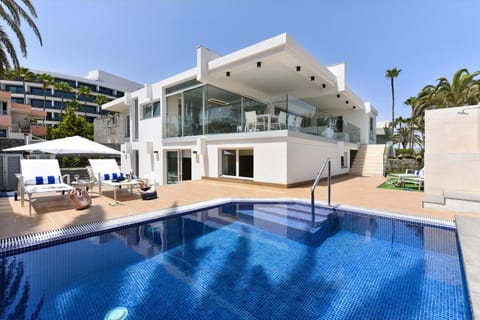 Facade/entrance, Swimming pool