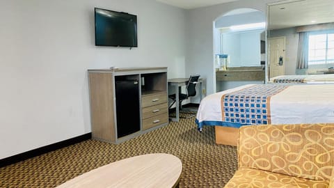 TV and multimedia, Seating area, Bedroom