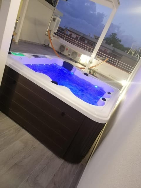 Hot Tub, Hot Tub, Balcony/Terrace