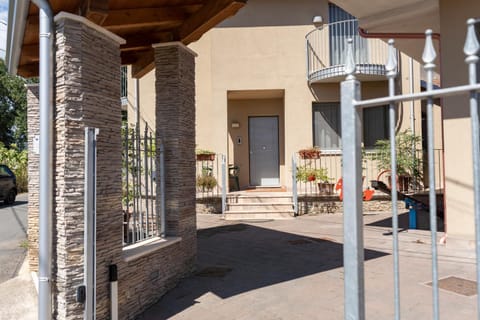 Property building, Facade/entrance, Internal: Not applicable to any particular room