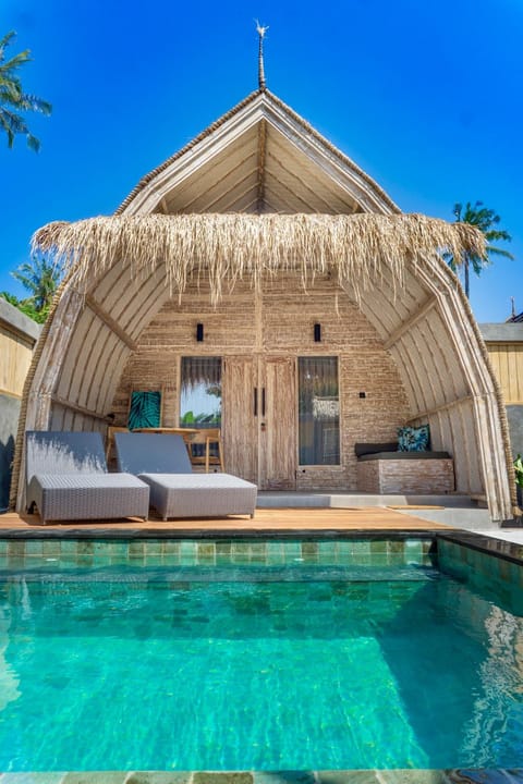 Property building, Patio, Pool view, Swimming pool, sunbed