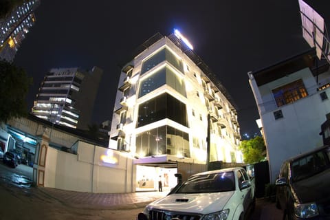 Property building, Facade/entrance, City view, Street view