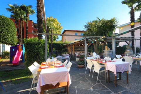 Restaurant/places to eat, Garden, Balcony/Terrace, Garden view