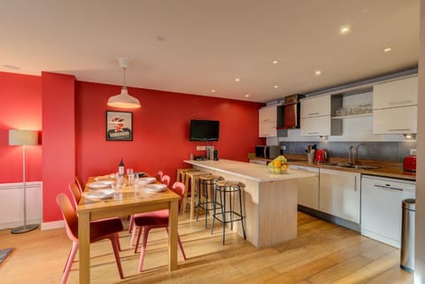 TV and multimedia, Kitchen or kitchenette, Dining area, dishwasher, minibar, pet friendly, stove