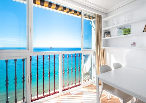 Day, Natural landscape, View (from property/room), Dining area, Sea view